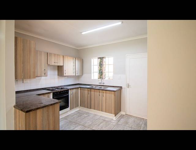 2 BEDROOM SECTIONAL TITLE FOR SALE IN SUNAIR PARK